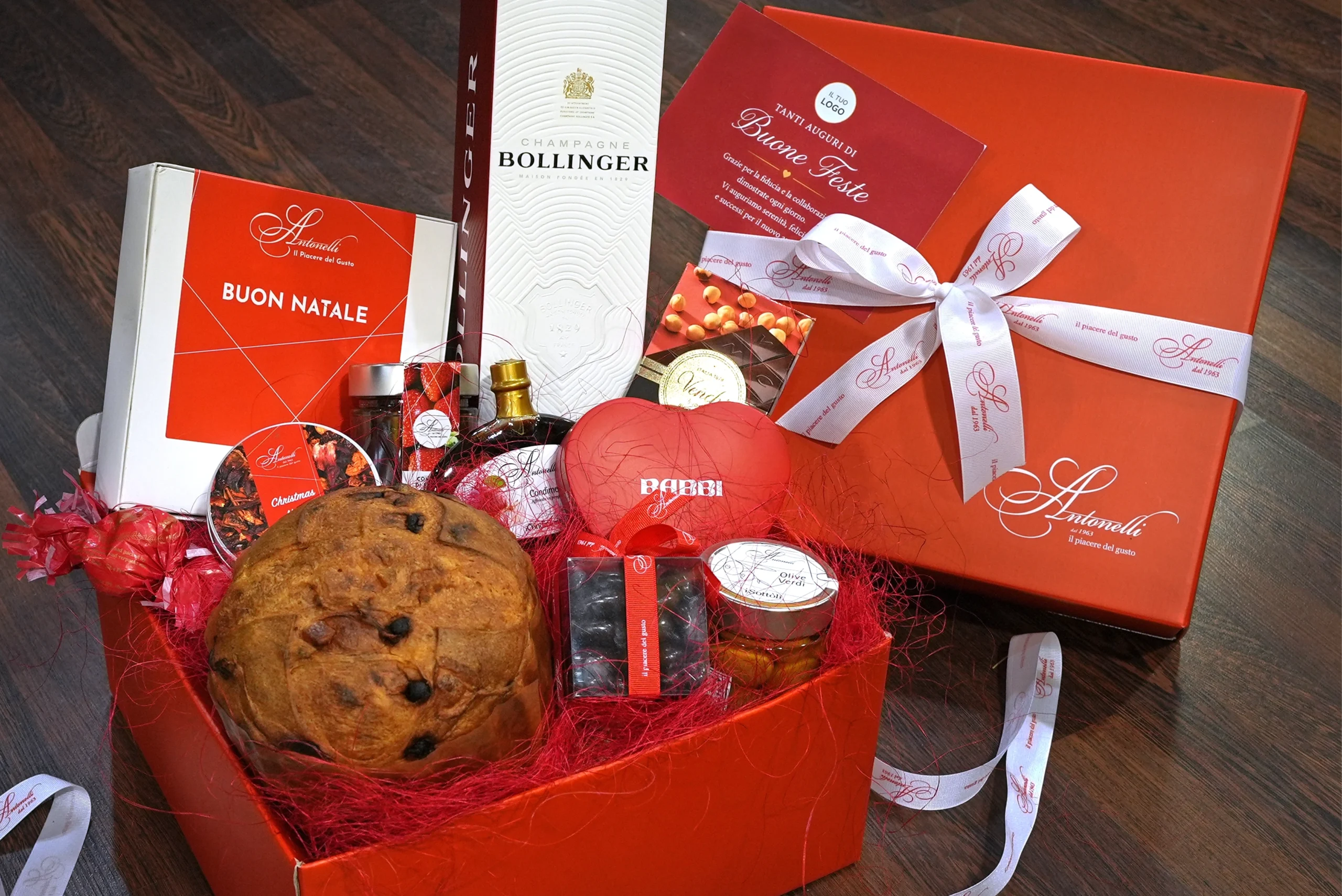 Cesti aziendali natalizi 5 Cesto natalizio Made in Italy per aziende con prodotti gourmet e confezione regalo premium
