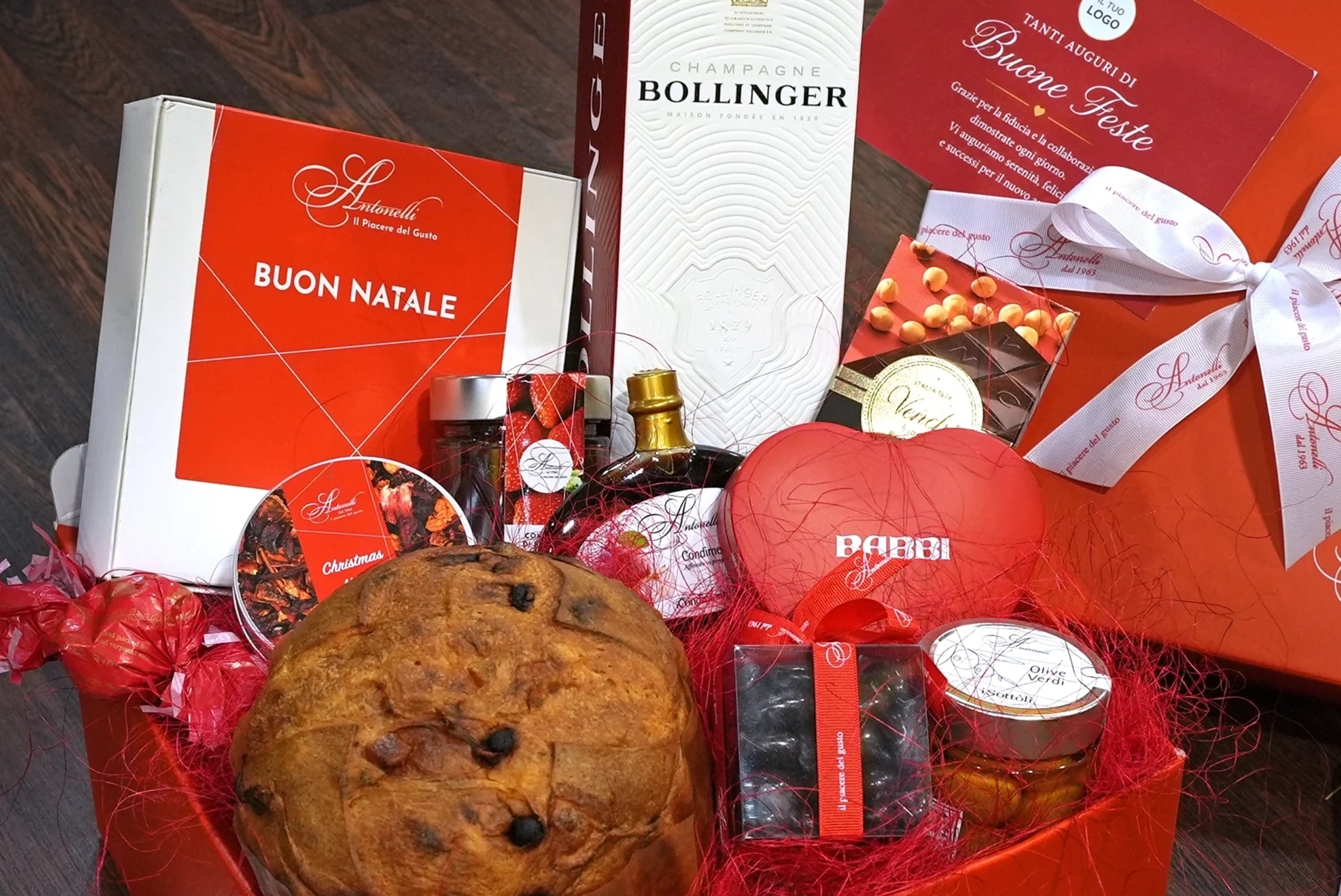 Migliori regali aziendali di Natale con gift box gourmet personalizzata, panettone artigianale e prodotti tipici italiani