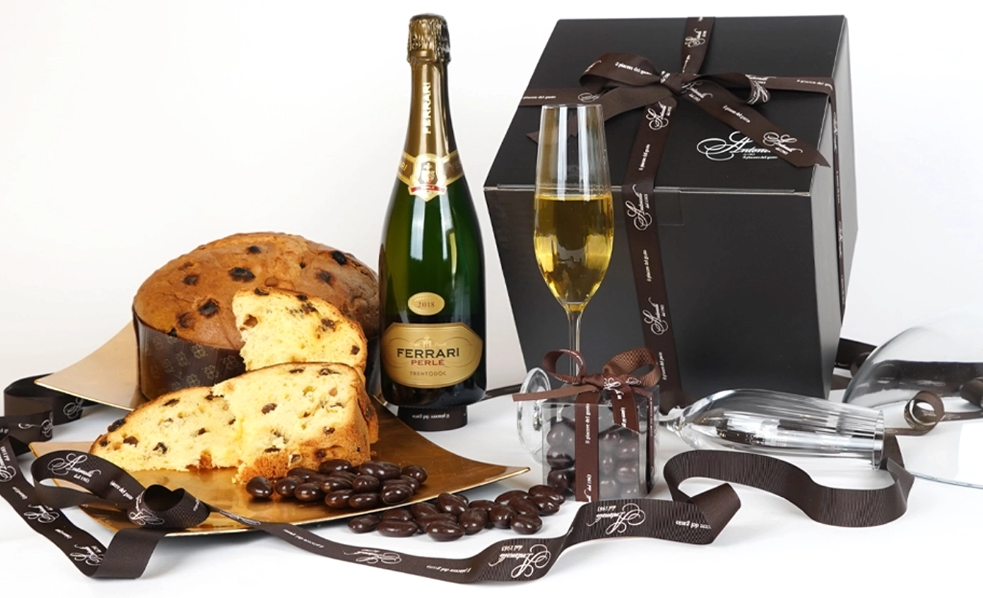 Quando ordinare i regali aziendali di Natale: gift box gourmet con panettone artigianale e Ferrari Perlé